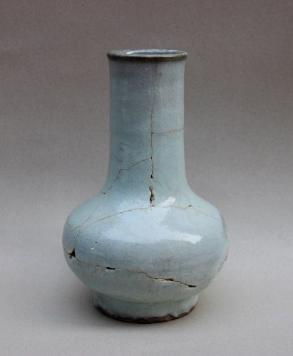 RARE EXAMPLE OF MING GUAN TYPE BOTTLE VASE WITH BLUISH GREEN GLAZE