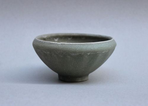 A SOUTHERN SONG/YUAN SHIPWRECK CELADON ALMS BOWL