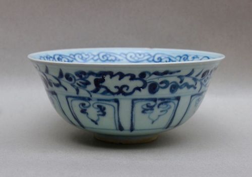 A YUAN DYNASTY BLUE & WHITE BOWL WITH RUYI SCROLL