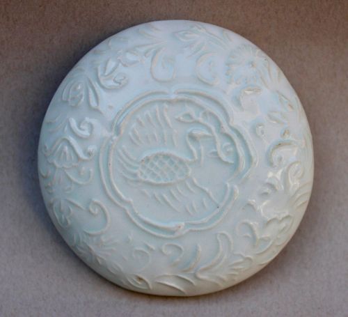 A SONG/YUAN DYNASTY WHITE GLAZED SCHOLAR OBJECT