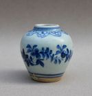 A NICE MING DYNASTY BLUE AND WHITE SMALL JARLET