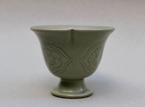 EXQUISITE NORTHERN SONG CELADON YUE WARE STEMCUP