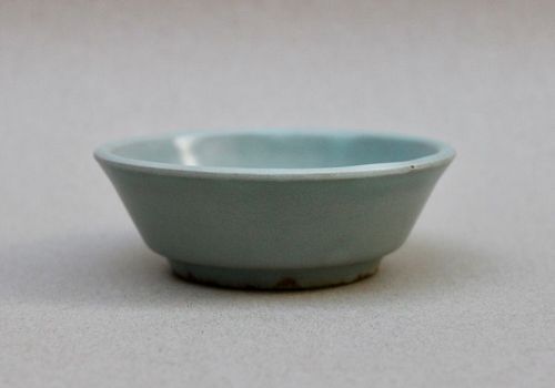 A RARE SOUTHERN SONG LONGQUAN CELADON SMALL WASHER
