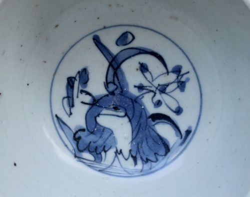 A MING DYNASTY BLUE AND WHITE BOWL WITH EGRET