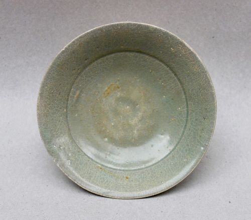 A KOREAN KORYO DYNASTY SMALL CELADON DISH