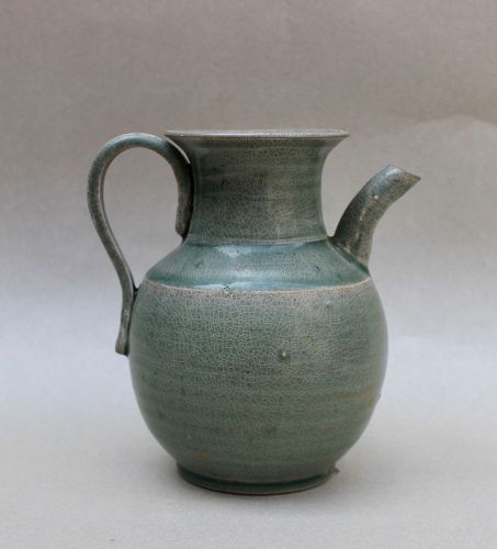 A YUE WARE CELADON GLAZE EWER WITH CRACKLED GLAZE