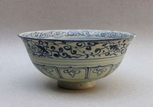 EXAMPLE OF YUAN DYNASTY BLUE AND WHITE BOWL