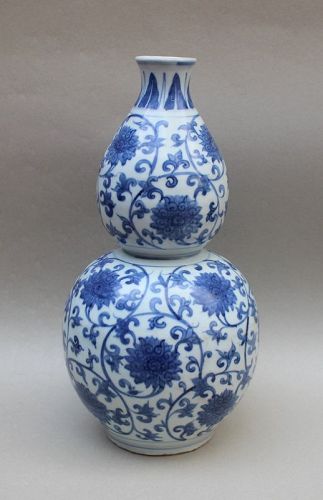 EXTREMELY RARE LARGE BLUE AND WHITE DOUBLE GOURD VASE
