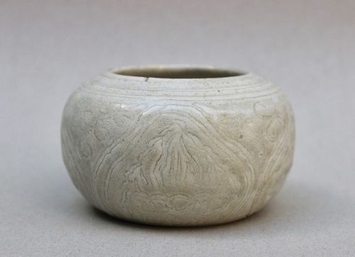 A WHITE GLAZED SMALL WASHER (SONG/YUAN DYNASTY)