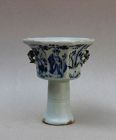EXTREMELY RARE BLUE AND WHITE OCTAGONAL STEM-CUP WITH LIZARD