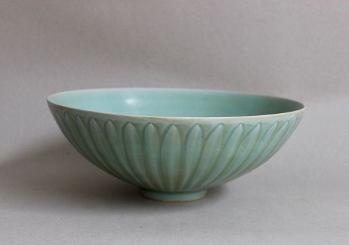 MAGNIFICENT LONGQUAN CELADON LOTUS BOWL