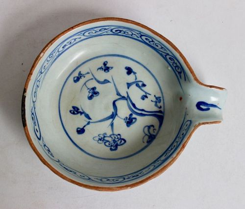 A BLUE AND WHITE POURING BOWL OF YUAN DYNASTY ( 1271-1368 )