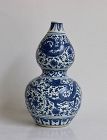 BLUE AND WHITE DOUBLE GOURD VASE WITH THREE DRAGONS AMONG LOTUS