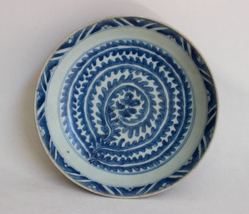 BLUE AND WHITE SHALLOW BOWL WITH MONOCHROME CAFE AU LAIT EXTERIOR