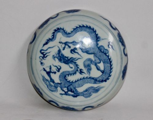 EXTRAORDINARY BLUE AND WHITE COVERED BOX WITH DRAGON CHASING PEARL