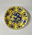 A RARE BLUE & WHITE WITH DRAGON ON YELLOW GROUND DISH