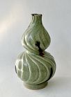 EXQUISITE AND RARE LONGQUAN WARE DOUBLE GOURD VASE WITH "TOBI SEIJI"