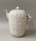 A RARE MING DYNASTY ZHANGZHOU WARE WHITE GLAZED EWER WITH MOUSE HANDLE