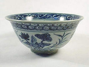 Blue & White bowl ( Early Ming 15th Century )