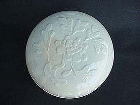 A FINE "BLANC DE CHINE" WHITE GLAZED BOX