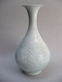A Rare White Glaze Pear Shaped Vase/Yu Hu Chun