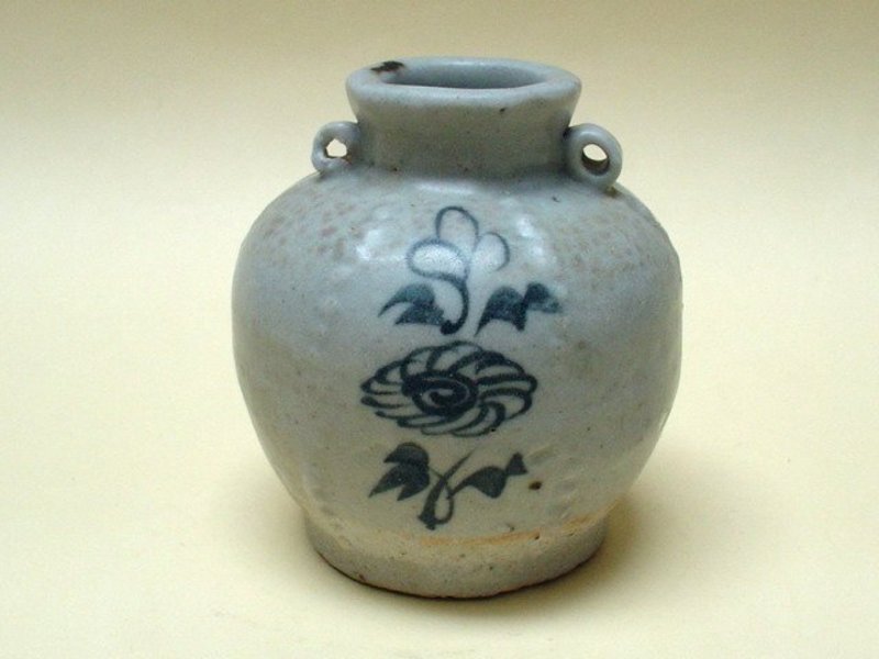 A Yuan B/W Jar