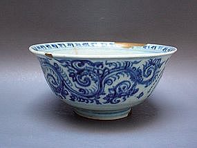 A RARE EXAMPLE OF MING B/W BOWL WITH FOLIATED DRAGON