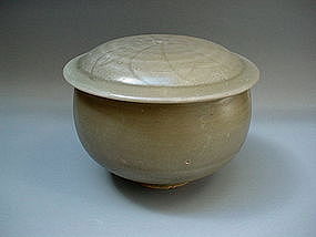A Rare Celadon Bowl With Matching Lid
