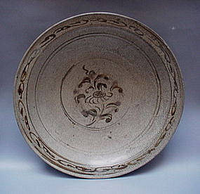A Fine Annamese Plate With Crackled Glaze