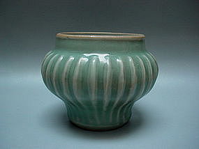 An Excellent Glaze Of Longquan Celadon Ribbed Jar