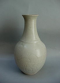 SONG DYNASTY QINGBAI BOTTLE VASE