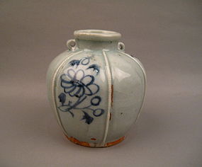 A Yuan Dynasty B/W Jarlet