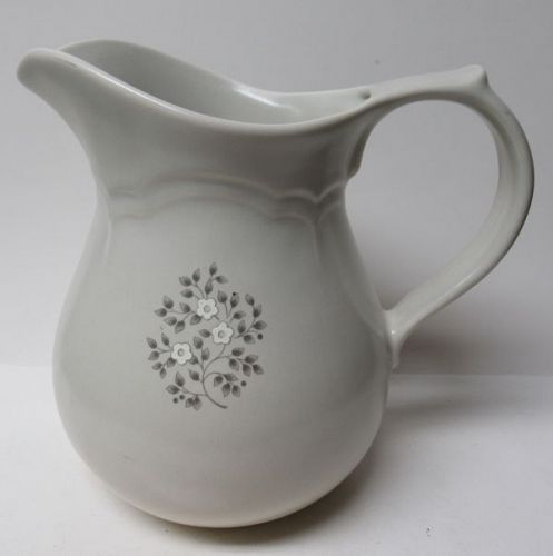 Pfaltzgraff HEIRLOOM 7 1/2 Inch 64 Ounce HANDLED PITCHER