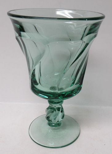 Fostoria Glass Green JAMESTOWN 5 3/4 In 8 Ounce WATER GOBLET