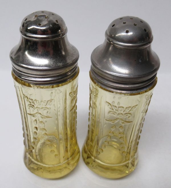 Federal Amber Depression Glass MADRID 4 In SALT and PEPPER Shakers