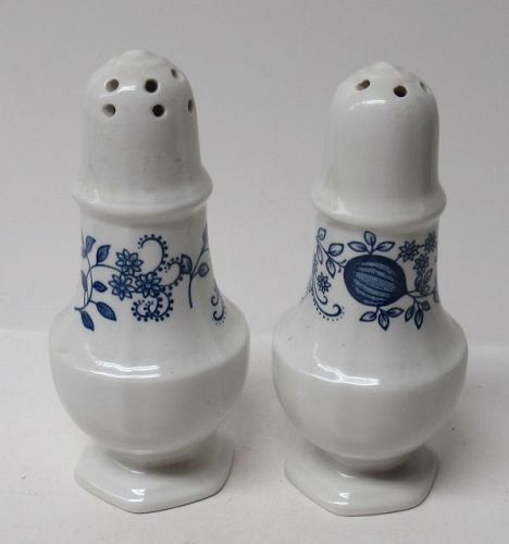 Enoch Wedgwood Tunstall BLUE ONION 5 In SALT and PEPPER Pair