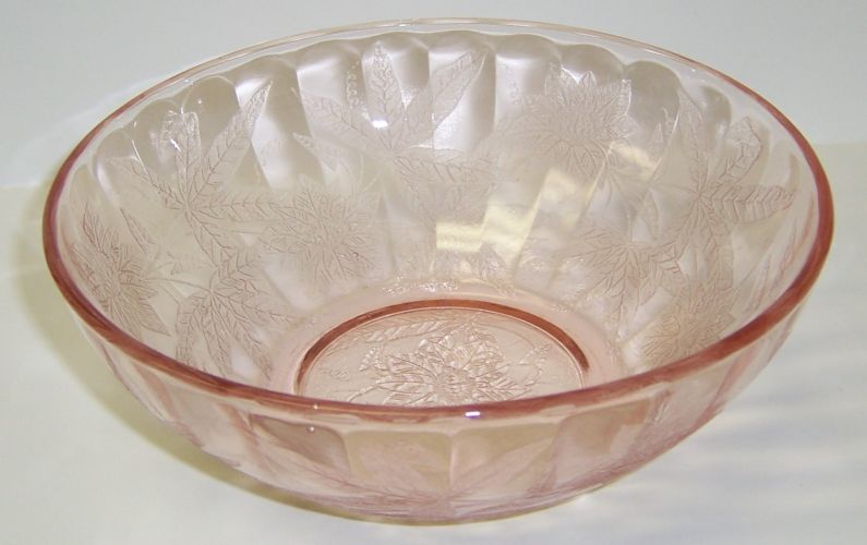 Jeannette Glass Pink FLORAL POINSTTIA 7 1/2 In Round SERVING BOWL