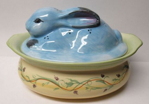 Pfaltzgraff Pistoulet RABBIT COVERED CASSEROLE in Original Box