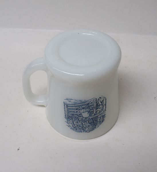 Royal CURRIER and IVES 3 1/4 Inch Handled Coffee MUG