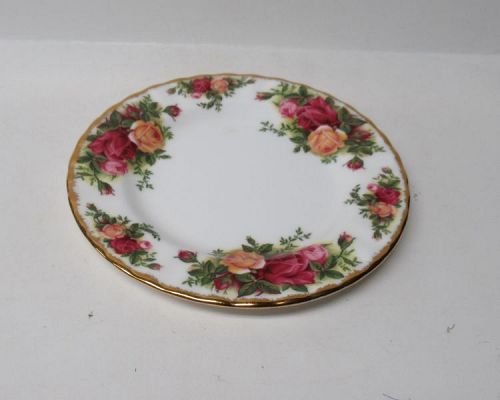 Royal Albert China OLD COUNTRY ROSES 6 1/4 In BREAD n BUTTER PLATE