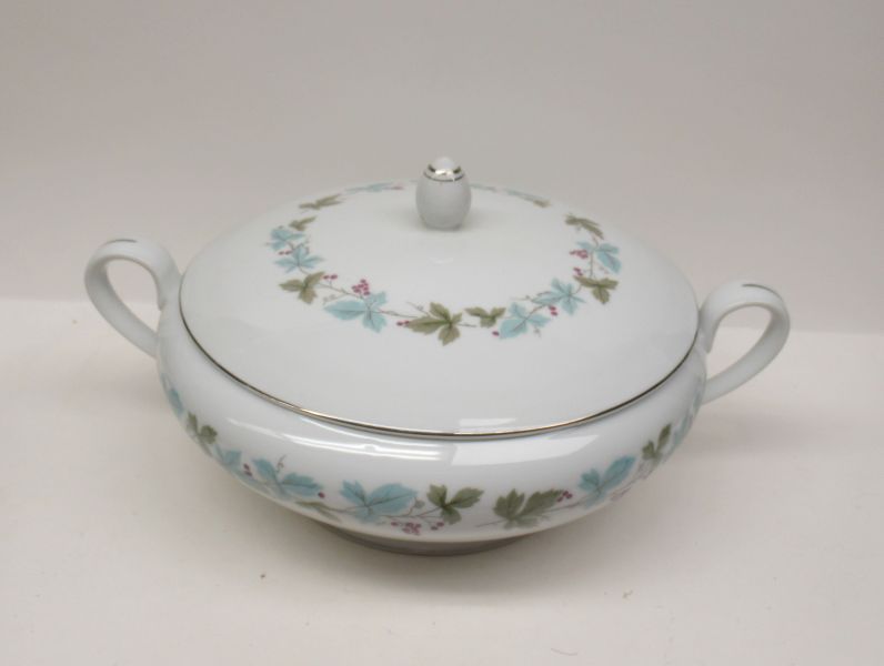 Vintage FINE CHINA Japan No. 6701 Two-Handled COVERED CASSEROLE BOWL