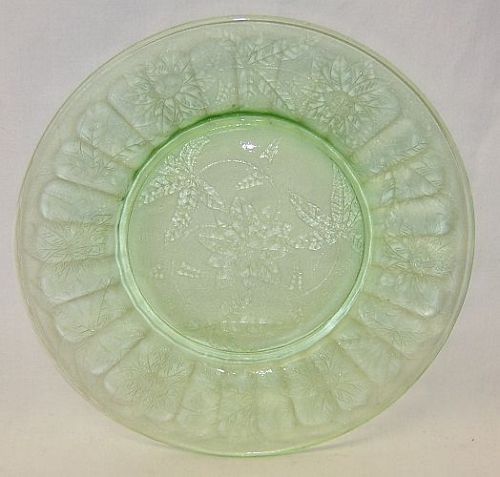 Jeannette Depression Glass Green FLORAL POINSETTIA 7 3/4" SALAD PLATE