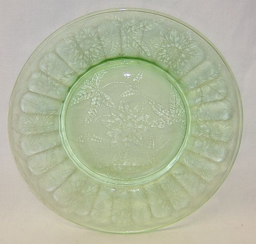 Jeannette Depression Glass Green FLORAL POINSETTIA 7 3/4&quot; SALAD PLATE