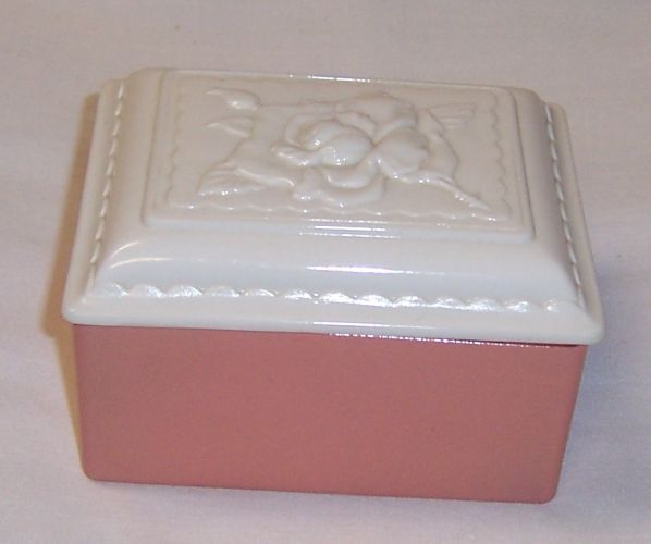 Anchor Hocking Peach and Ivory ROSE Covered DRESSER TRINKET BOX