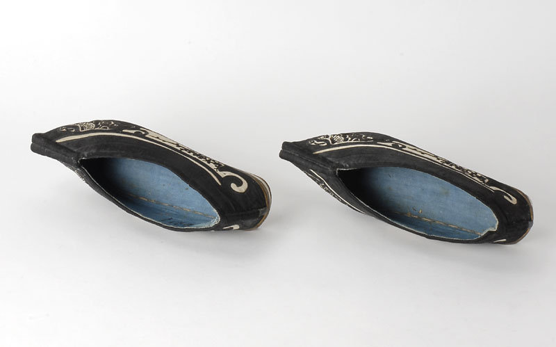 A Pair Chinese Manchu Women's Shoes, late Qing.