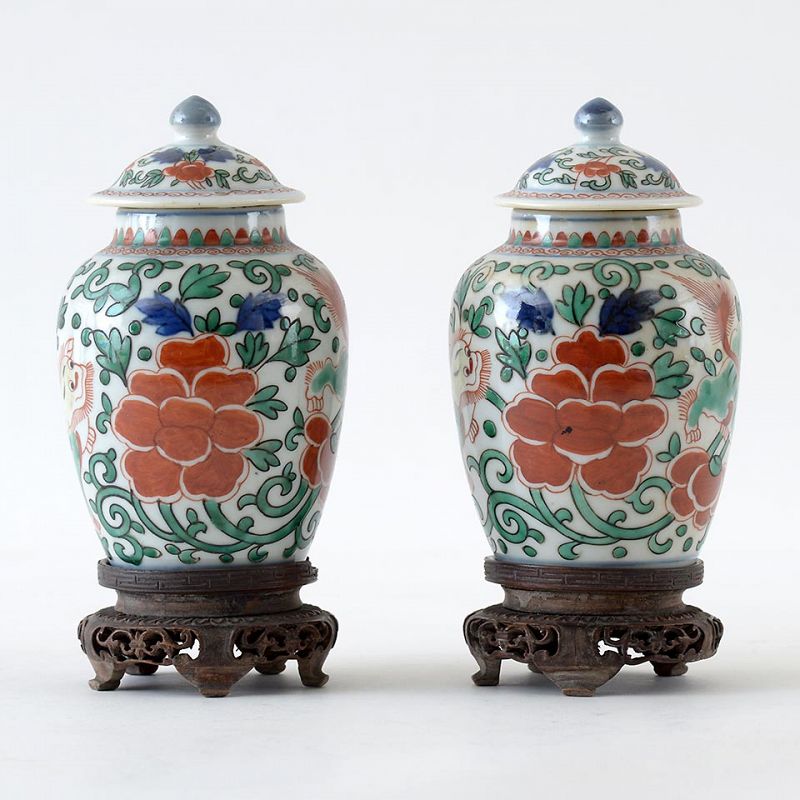 A Pair Chinese Wucai Porcelain Jarlets w. Covers, Transitional Period.