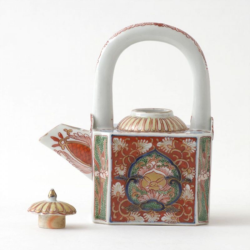 Rare Japanese Edo Period Imari Porcelain Teapot with Hare, 18th C.