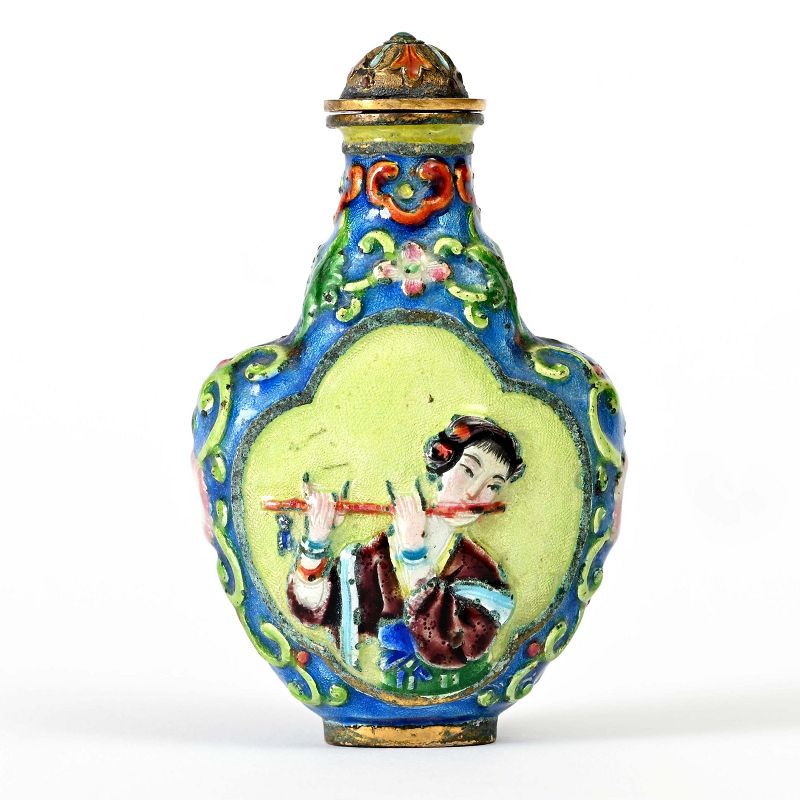 Chinese Molded Silver Enamel Snuff Bottle with Meiren, 1st H. 20th C.
