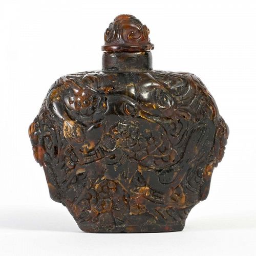 Chinese Antique Carved Amber Snuff Bottle