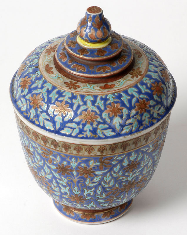 Chinese Thai Bencharong Covered Porcelain Jar, 18th C.